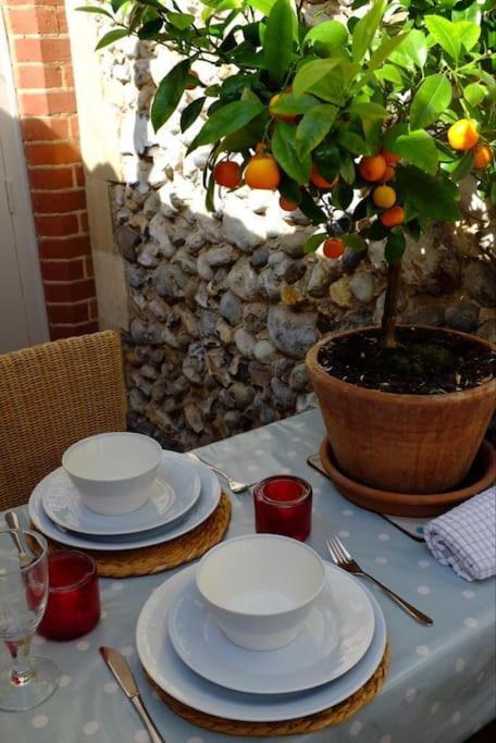 Stone Cottage Thornage Extérieur photo