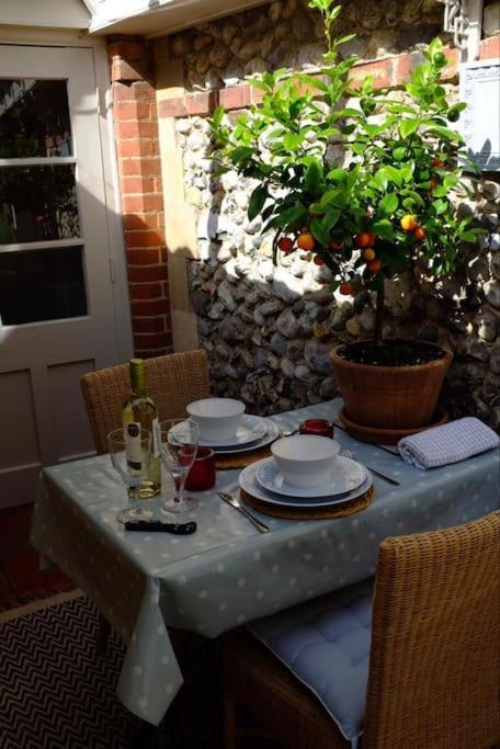 Stone Cottage Thornage Extérieur photo